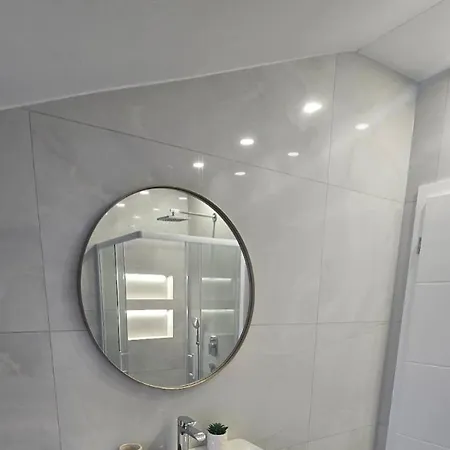Ajdy Apartment *